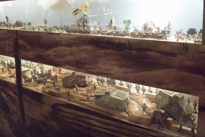 guerre-en-miniature-2009_vitrine1.jpg